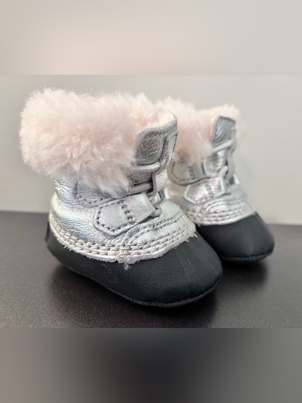Sorel infant silver booties size 1